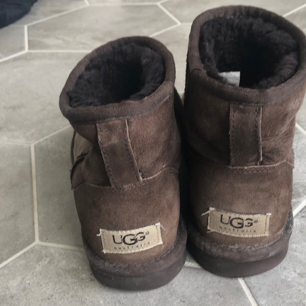 Ugh Short Brown boot - Picture 3 of 3
